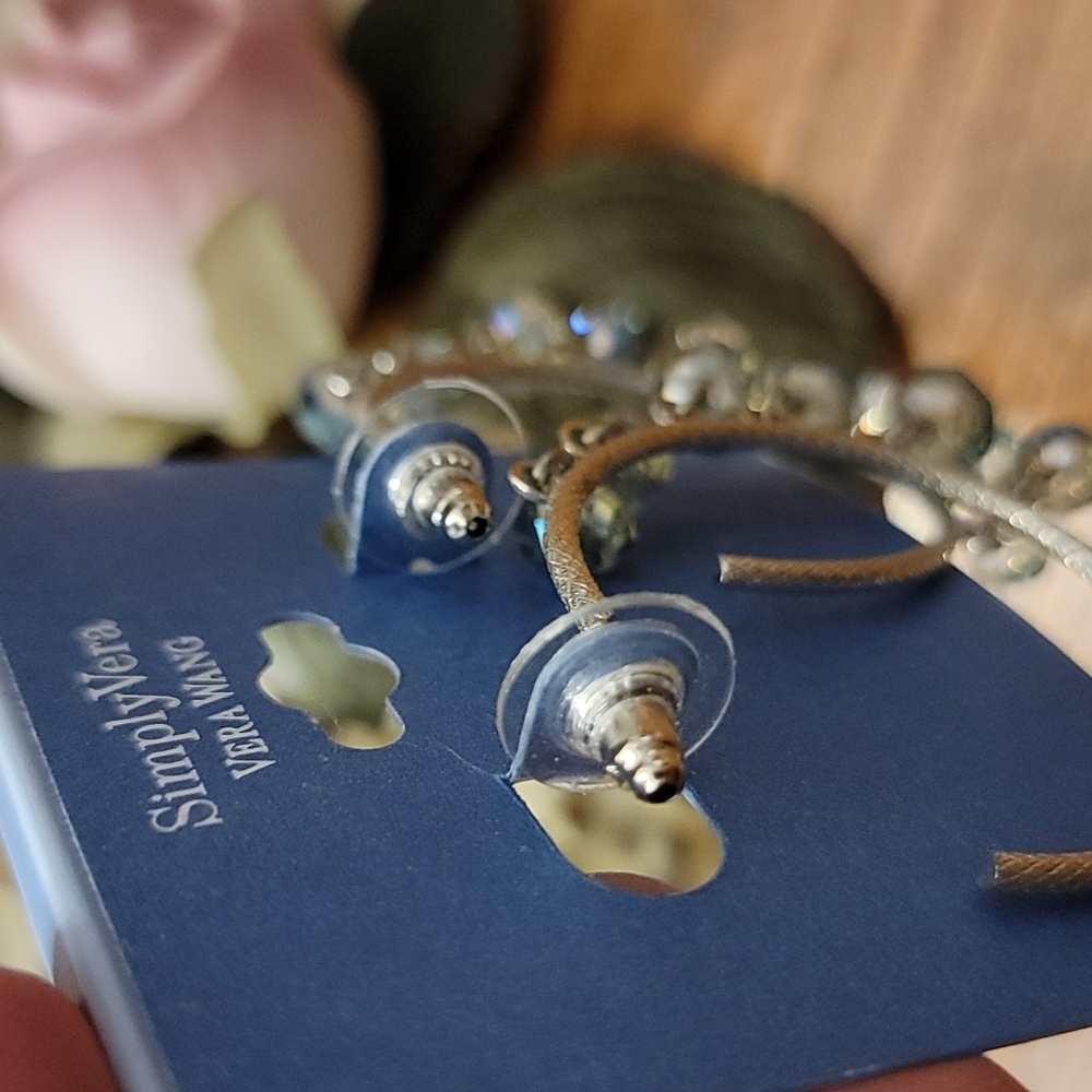NWT Vera Wang Earrings - Picture 5 of 8
